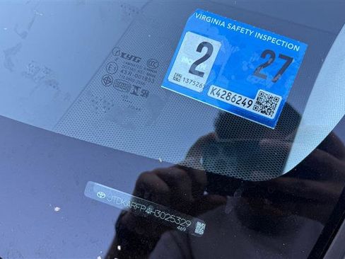 Used 2017 Toyota Prius Prime Premium image 3