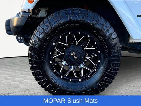 Used 2017 Jeep Wrangler Unlimited Sahara image 28