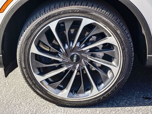 Used 2023 Lincoln Aviator Reserve w/ Equipment Group 201A AWD/4WD image 9