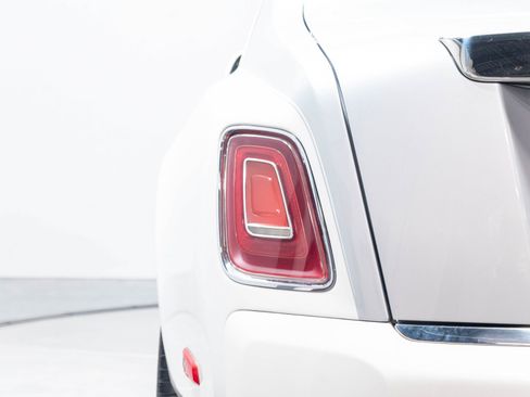 Used 2019 Rolls-Royce Phantom Sedan RWD image 51