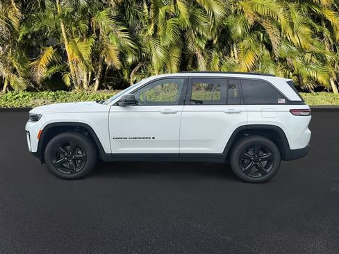 Used 2026 Jeep Grand Cherokee Limited w/ Limited Altitude Package RWD image 9