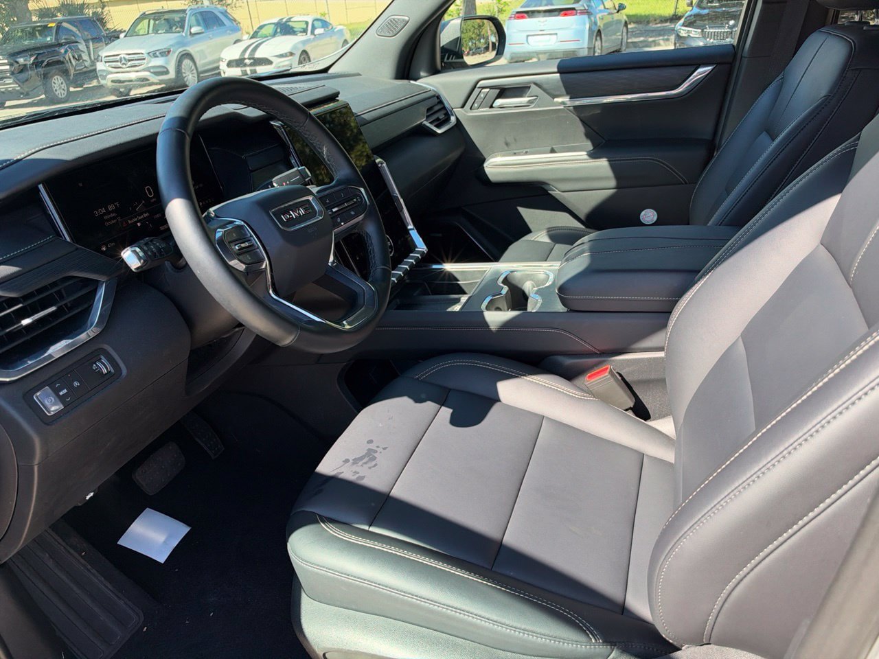 Certified 2026 GMC Acadia Elevation w/ Elevation Premium Package FWD image 9