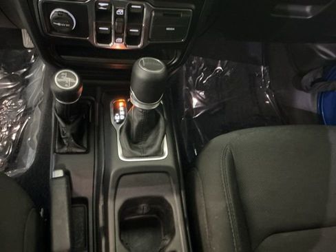 Used 2022 Jeep Gladiator Sport AWD/4WD image 18