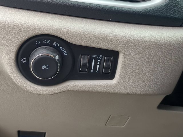Used 2024 Chrysler Pacifica Limited FWD image 23