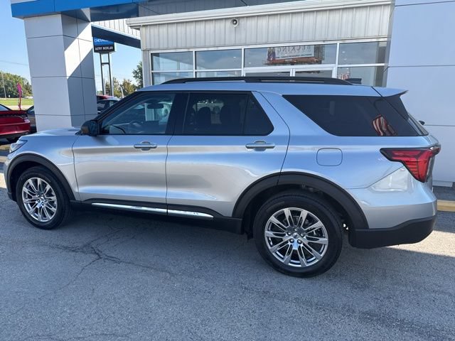 Used 2025 Ford Explorer Active w/ Active Comfort Package AWD/4WD image 10