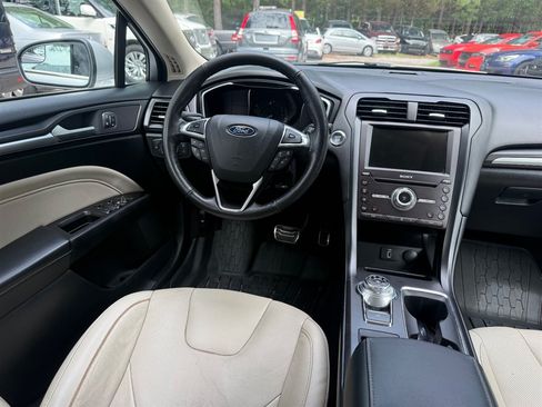 Used 2018 Ford Fusion Titanium AWD/4WD image 16