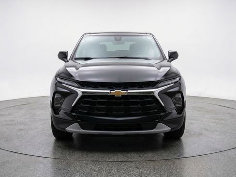 Used 2025 Chevrolet Blazer LT image 2