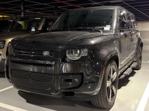 Used 2025 Land Rover Defender 110 X-Dynamic SE AWD/4WD image 1