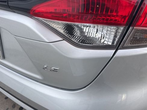 Used 2022 Toyota Corolla LE image 4