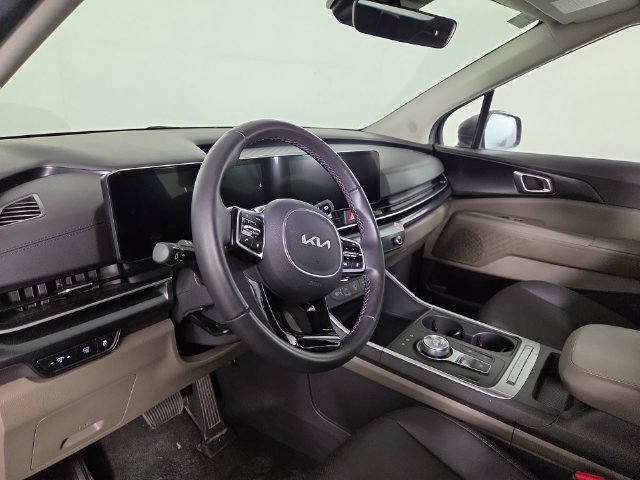 Certified 2026 Kia Carnival LXS FWD image 13