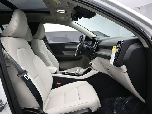 New 2026 Volvo XC40 B5 Ultra w/ Climate Package AWD/4WD image 28