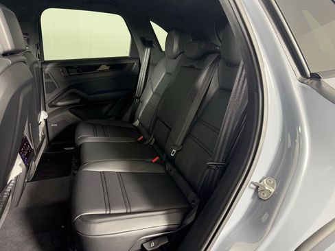 New 2026 Porsche Cayenne GTS image 21