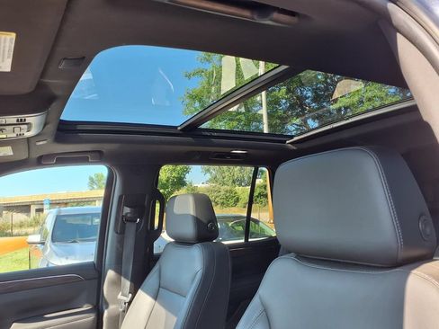 Used 2023 Chevrolet Tahoe Z71 w/ Luxury Package AWD/4WD image 20