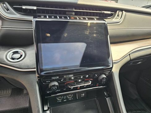 Used 2024 Jeep Grand Cherokee L Limited w/ Luxury Tech Group II AWD/4WD image 28