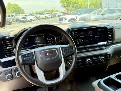 Used 2025 GMC Sierra 1500 SLT RWD image 8