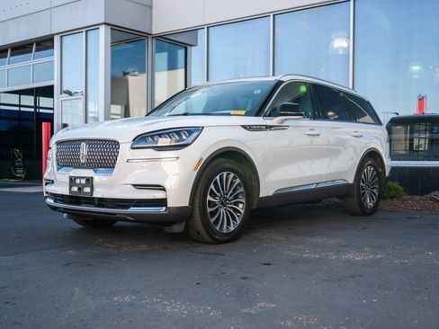 Used 2024 Lincoln Aviator Reserve w/ Elements Package Plus image 3