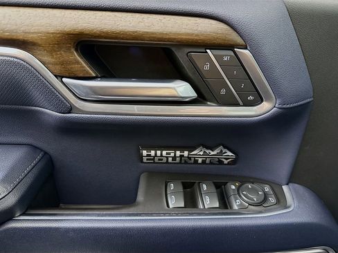 Used 2022 Chevrolet Silverado 1500 High Country w/ High Country Premium Package image 17