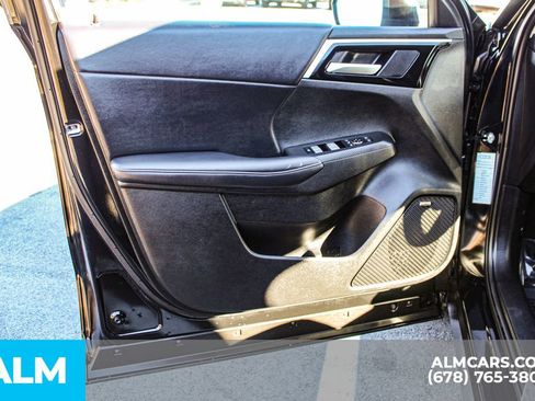 Used 2025 Mitsubishi Outlander SE image 39