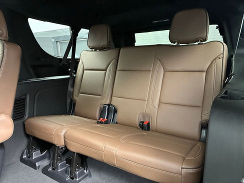 Used 2025 Chevrolet Suburban High Country AWD/4WD image 20