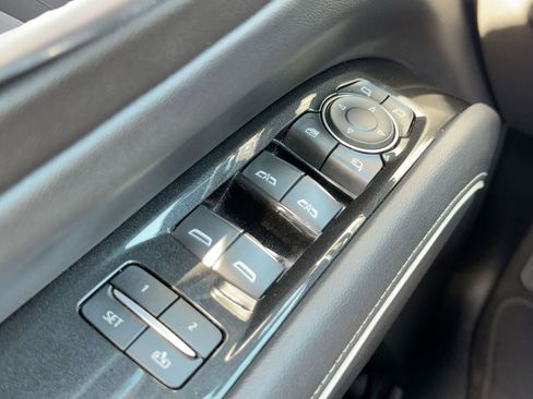 Certified 2023 Cadillac Escalade ESV Luxury image 11