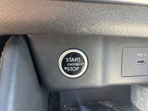 Used 2023 Nissan Rogue SL image 33