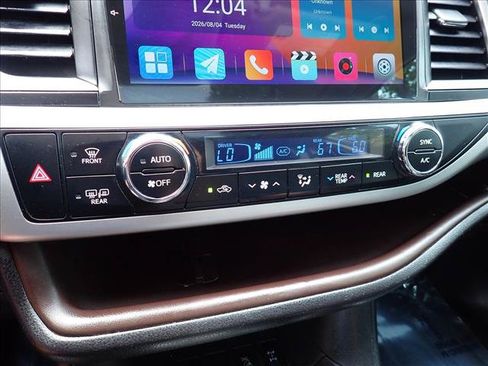 Used 2017 Toyota Highlander XLE AWD/4WD image 23