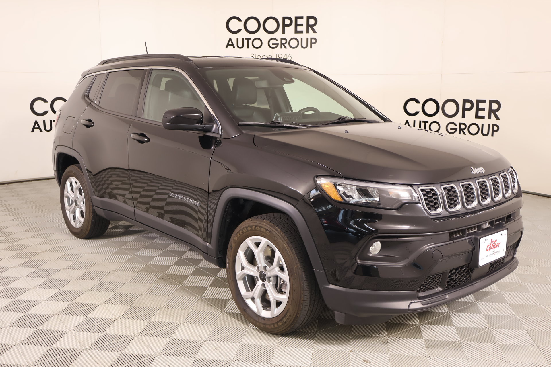 Used 2025 Jeep Compass Latitude AWD/4WD image 1