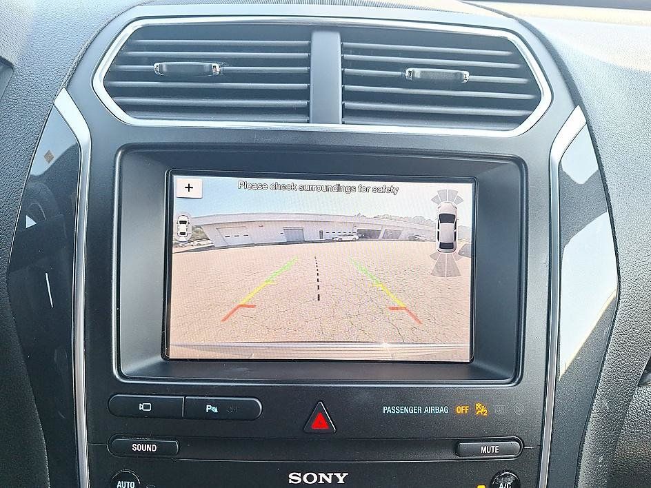 Used 2019 Ford Explorer Limited w/ Ford Safe & Smart Package AWD/4WD image 15