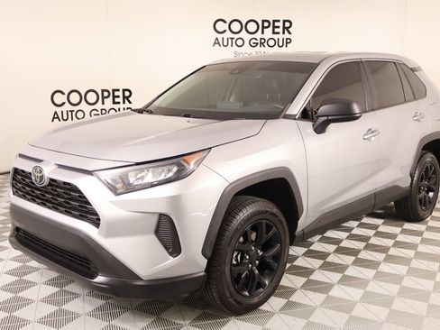 Used 2022 Toyota RAV4 LE FWD image 9