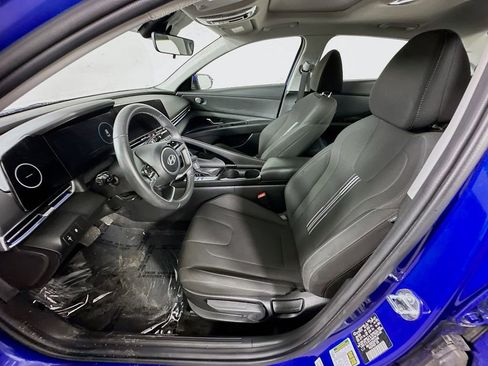 Used 2025 Hyundai Elantra SEL FWD image 14