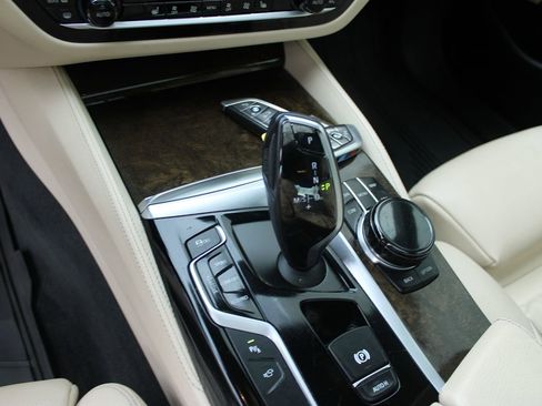 Used 2018 BMW M550i xDrive image 12