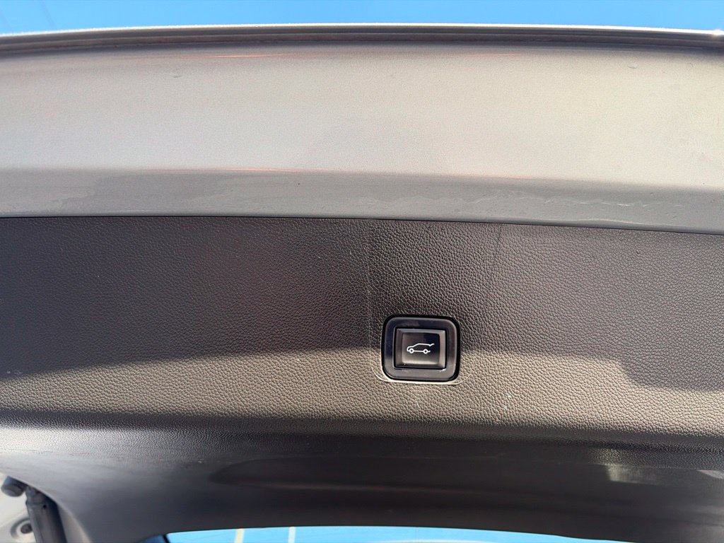 Used 2023 Chevrolet Traverse LT w/ LPO, Floor Liner Package AWD/4WD image 35