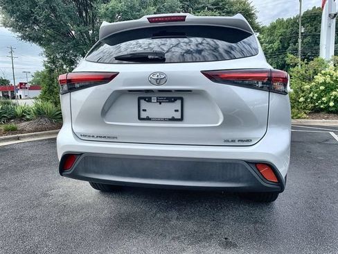 Used 2024 Toyota Highlander XLE AWD/4WD image 7
