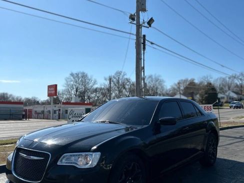 Used 2019 Chrysler 300 S image 3