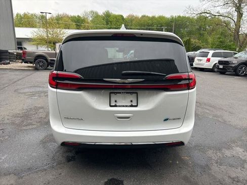 Certified 2022 Chrysler Pacifica Touring-L FWD image 5