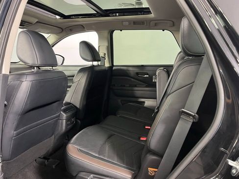 Used 2023 Nissan Pathfinder Platinum w/ Cargo Package image 28