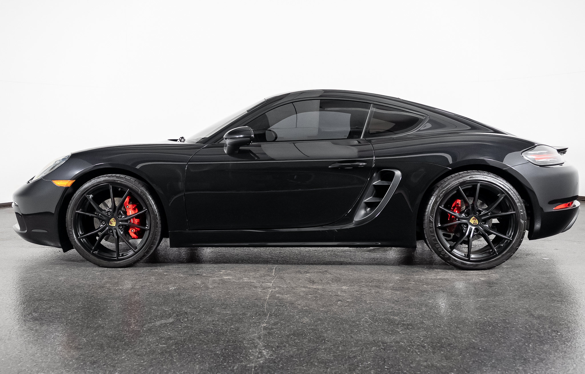 Used 2018 Porsche 718 Cayman S RWD image 13