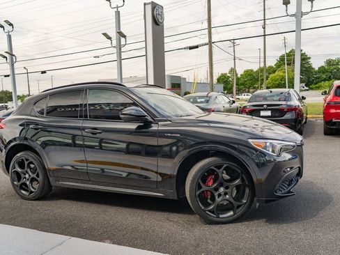 Used 2023 Alfa Romeo Stelvio Veloce AWD/4WD image 11