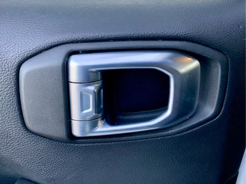 Used 2021 Jeep Wrangler Unlimited Sahara image 57