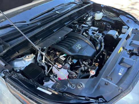 Used 2023 Toyota Highlander LE image 34