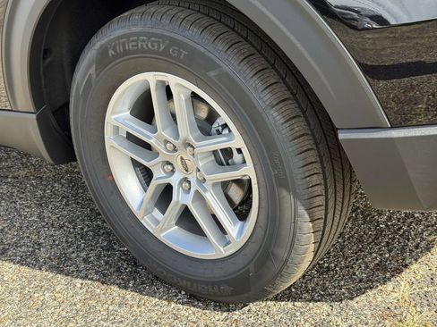 New 2026 Ford Explorer Active RWD image 9