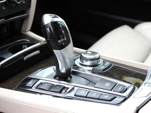 Used 2012 BMW 750Li xDrive image 30