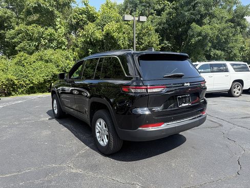 Used 2025 Jeep Grand Cherokee Laredo w/ Luxury Tech Group I AWD/4WD image 4