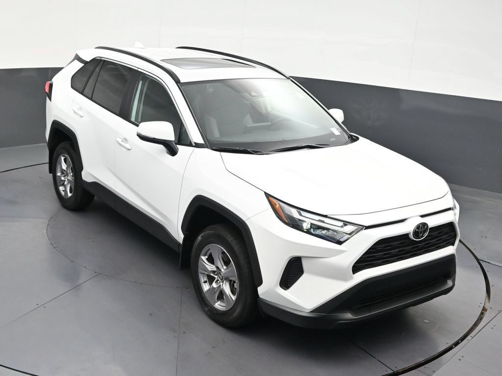 Used 2025 Toyota RAV4 XLE w/ Convenience Package FWD image 21