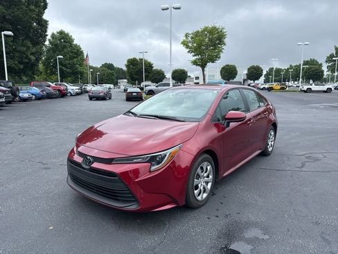 Used 2025 Toyota Corolla LE w/ Convenience Package FWD image 5