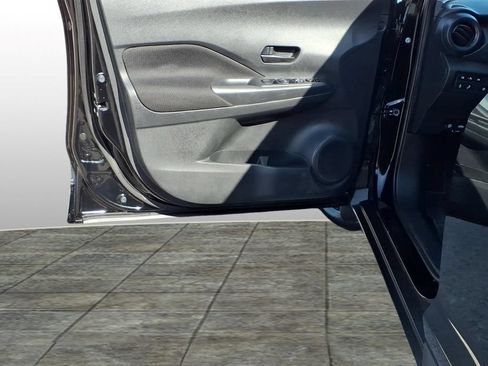 Used 2022 Nissan Kicks S FWD image 11