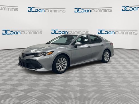 Used 2020 Toyota Camry LE w/ Convenience Package FWD image 4