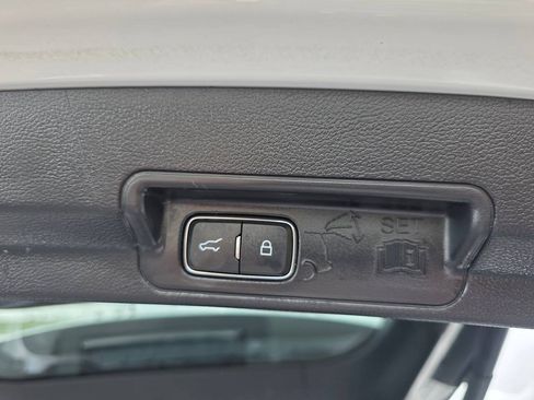 Used 2022 Ford Explorer XLT AWD/4WD image 27