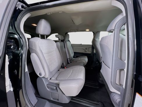 Used 2021 Toyota Sienna LE image 29