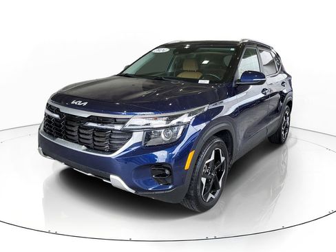 Certified 2024 Kia Seltos EX FWD image 3